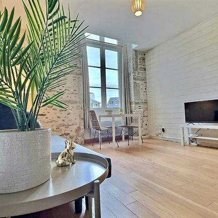 Wonderhost, Bois Et Pierre En Coeur De Ville Pau Eksteriør billede