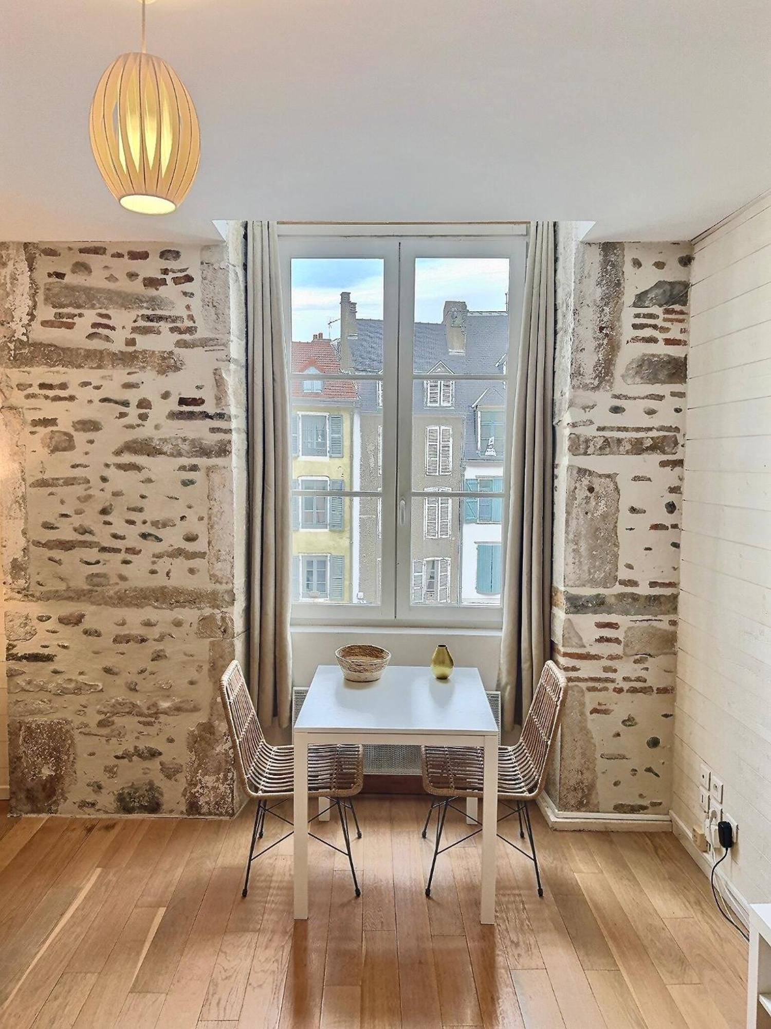 Wonderhost, Bois Et Pierre En Coeur De Ville Pau Eksteriør billede