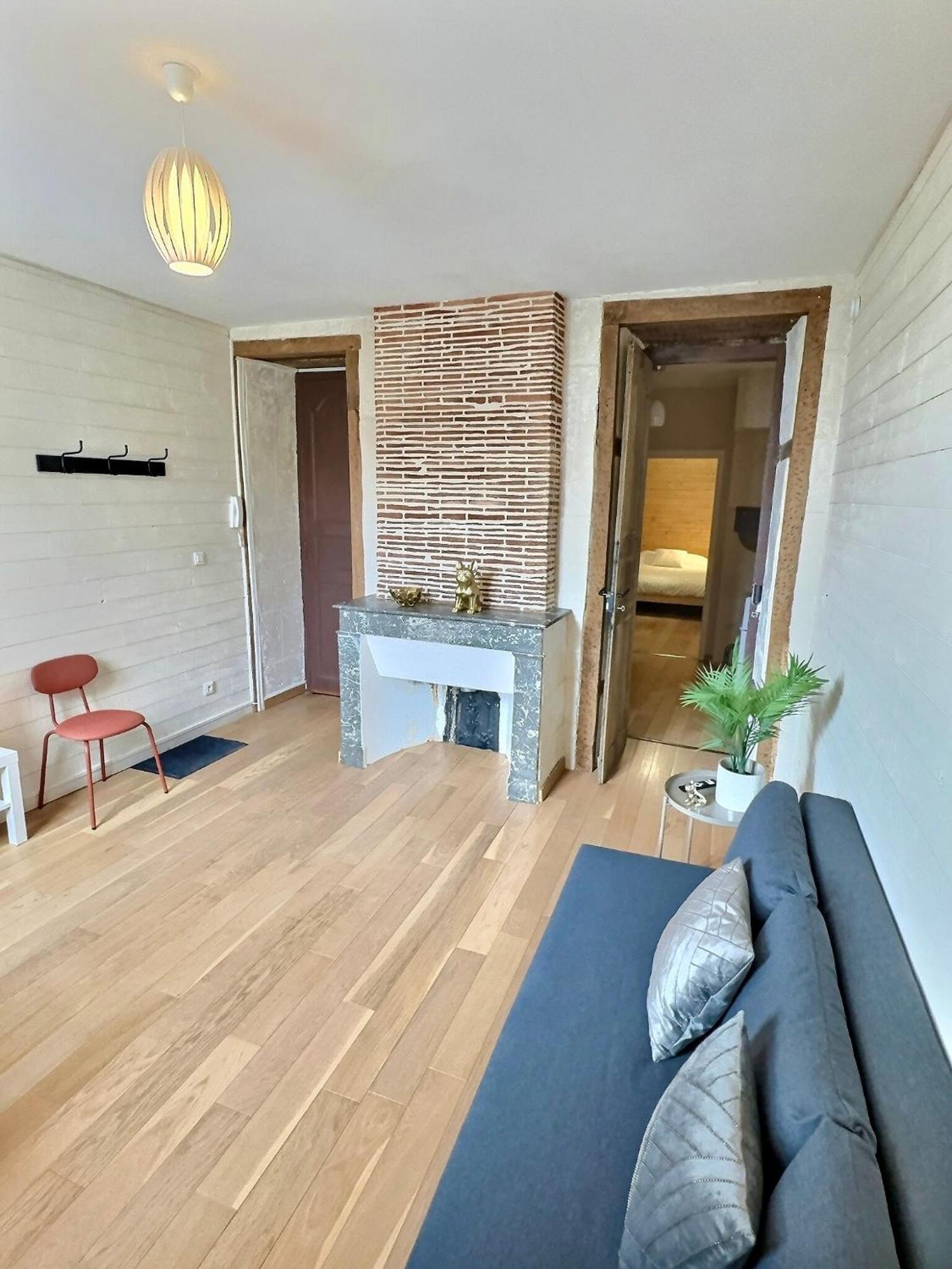 Wonderhost, Bois Et Pierre En Coeur De Ville Pau Eksteriør billede