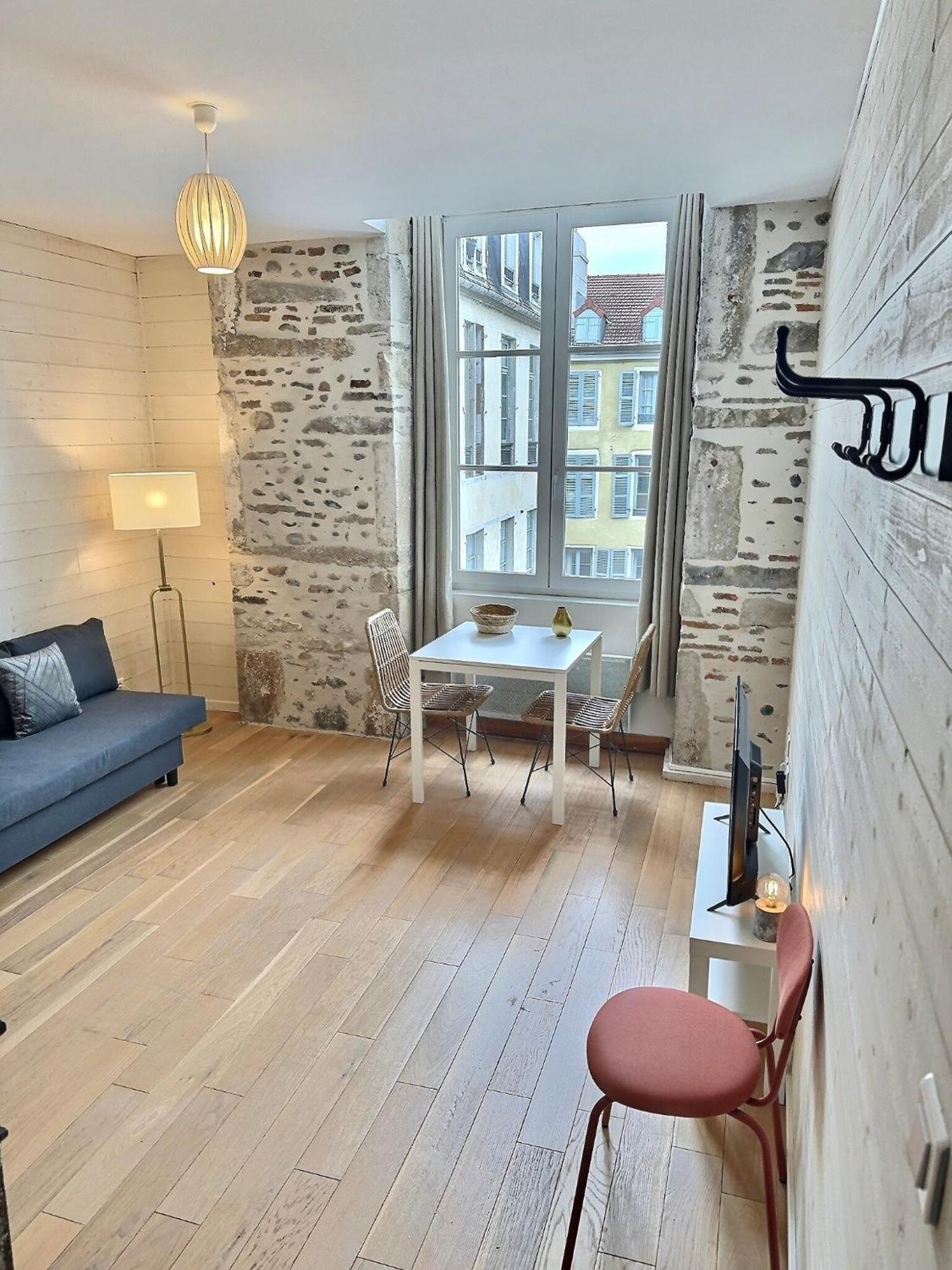 Wonderhost, Bois Et Pierre En Coeur De Ville Pau Eksteriør billede