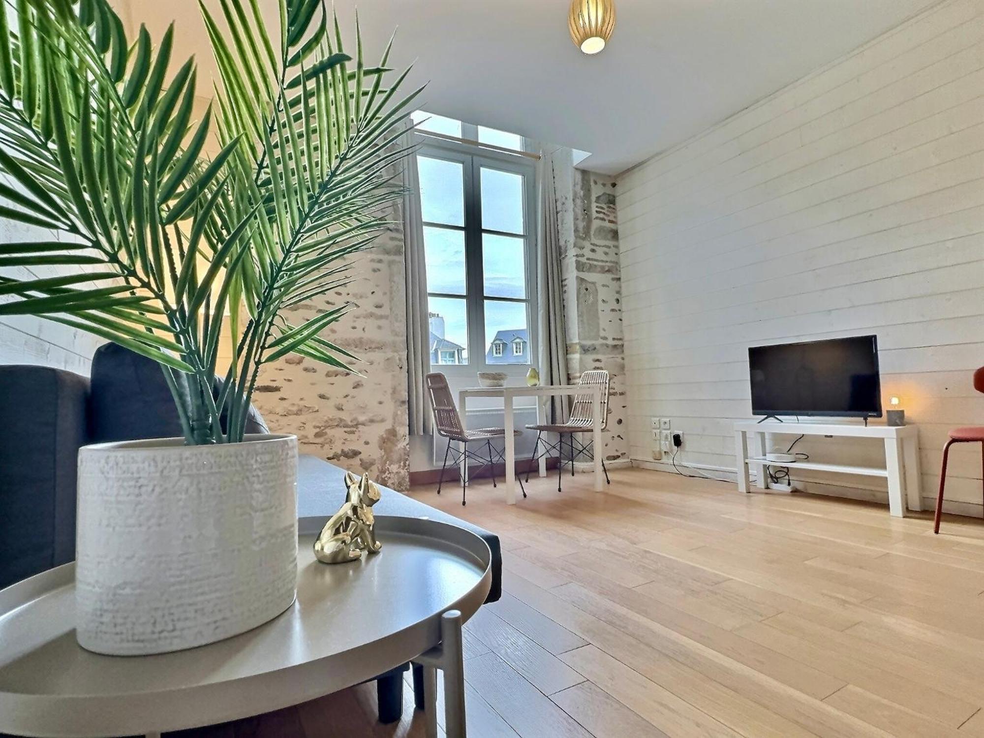 Wonderhost, Bois Et Pierre En Coeur De Ville Pau Eksteriør billede