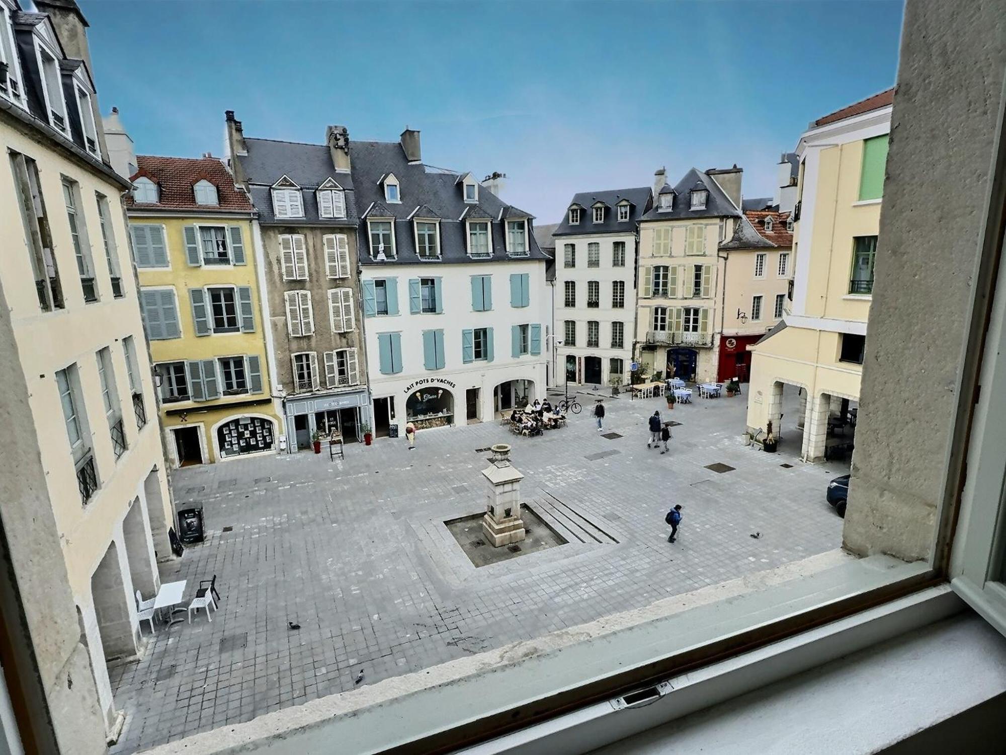 Wonderhost, Bois Et Pierre En Coeur De Ville Pau Eksteriør billede