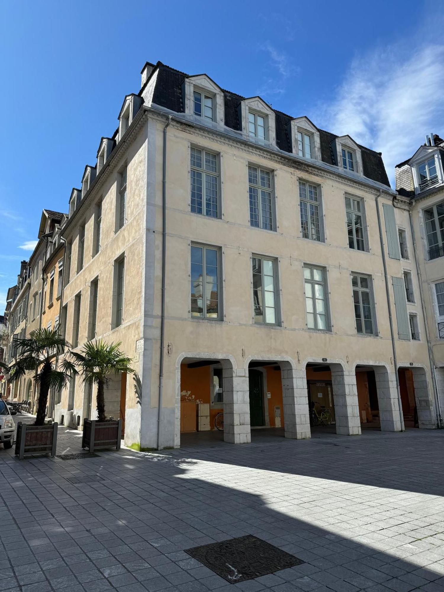 Wonderhost, Bois Et Pierre En Coeur De Ville Pau Eksteriør billede